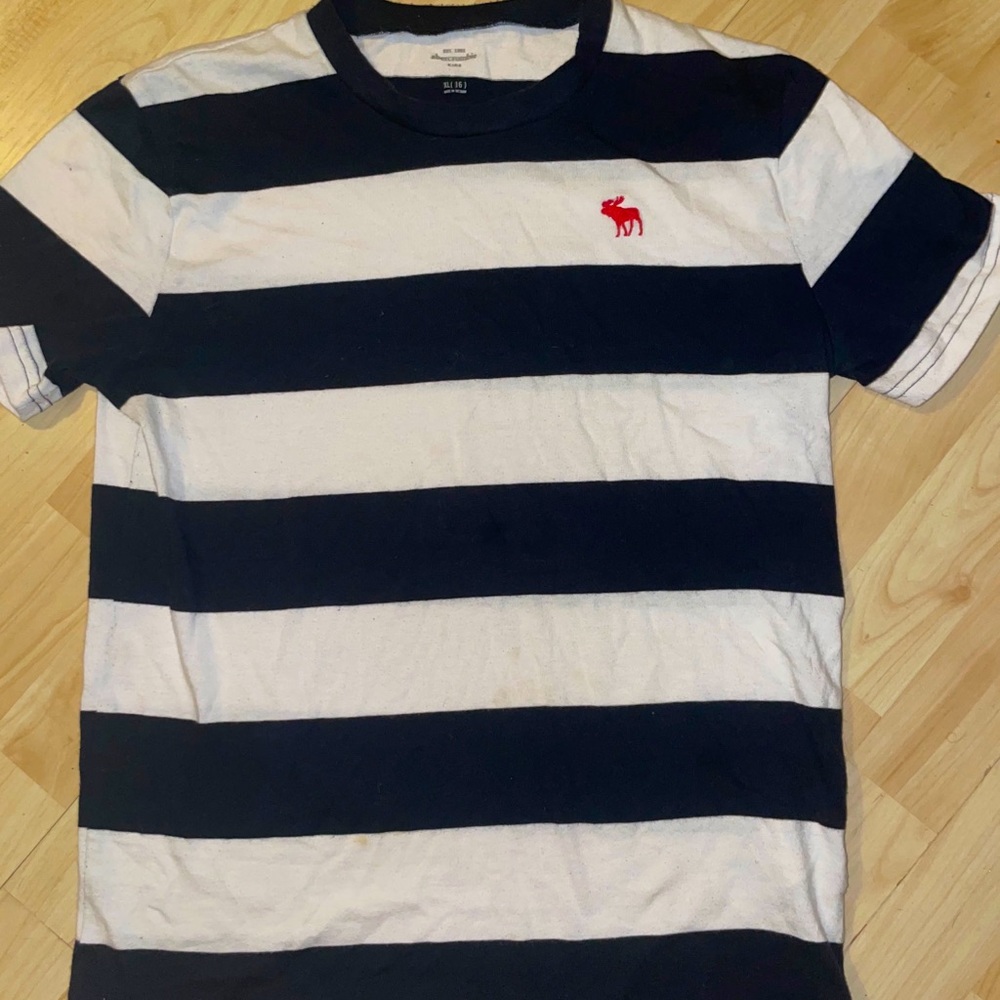 Abercrombie kids t-shirt